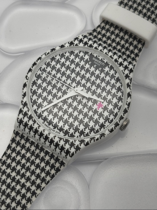 Swatch Watch - SUOW138 - CHICKEN RUN (Pink) main image 5